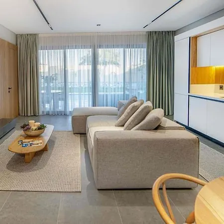 Viohouses 6- Luxury Private Korunakli Oezel Havuzlu بيت للعطل *