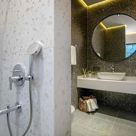 Viohouses 6- Luxury Private Korunakli Oezel Havuzlu بيت للعطل *
