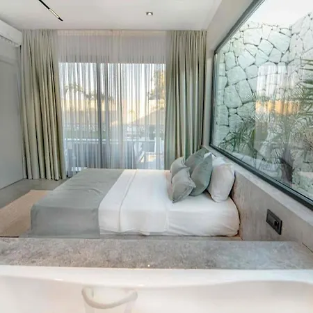 Viohouses 6- Luxury Private Korunakli Oezel Havuzlu بيت للعطل *